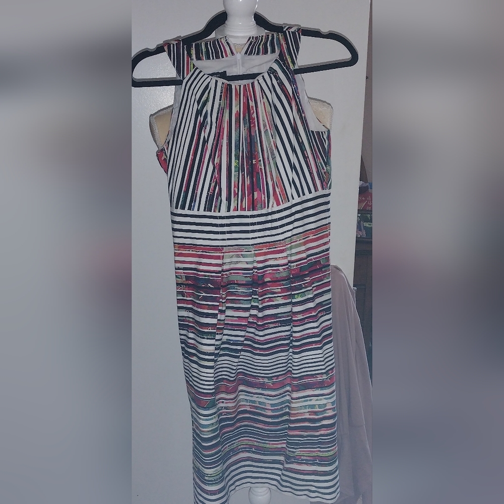 Nine West  size 4 dress with pockets